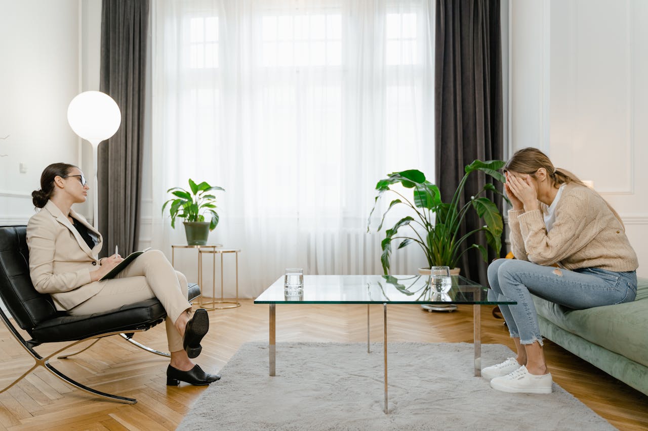 services-04 A therapist and a client in a modern office setting during a counseling session.
